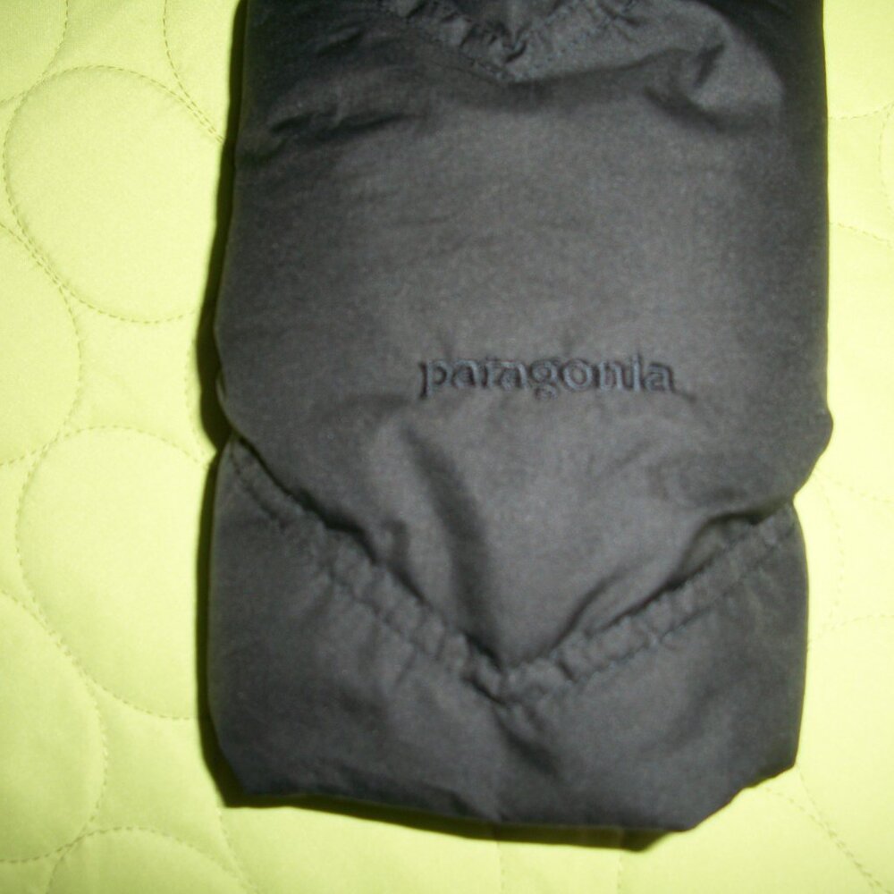 Patagonia Women's Black Down Puffer Coat with Hood - Picture 7 of 16